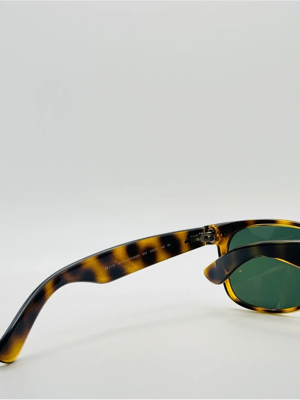 Ray-Ban RB2132 NEW WAYFARER